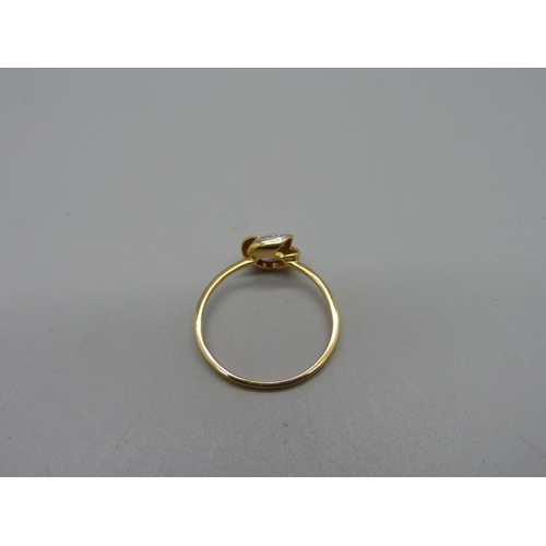 979 - A silver gilt knot ring, T