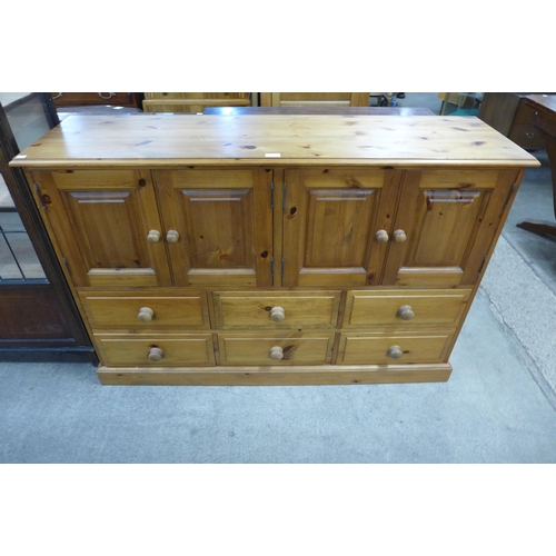 181 - A pine dresser