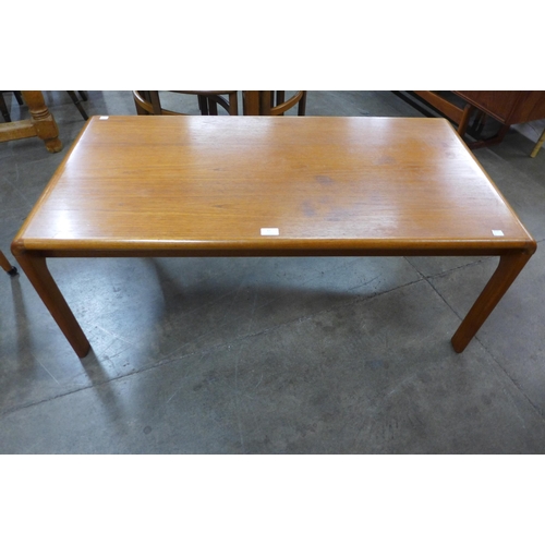 67 - A Danish teak coffee table