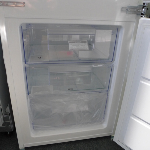 3032 - Zanussi  70/30 Fridge Freezer - Low Frost (H1772xW548xD549) model no ZNLN18FS1, original RRP £440.83... 