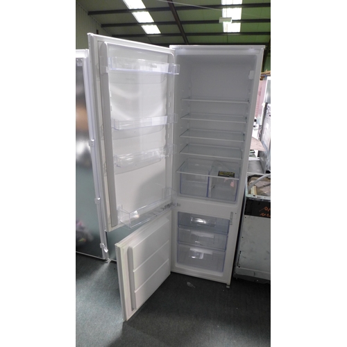 3034 - Zanussi fridge freezer * This lot is subject to VAT