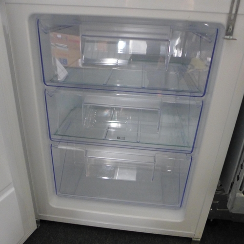 3034 - Zanussi fridge freezer * This lot is subject to VAT