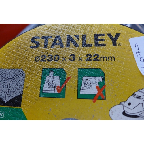 2131 - Approx. 35 assorted Stanley cutting discs