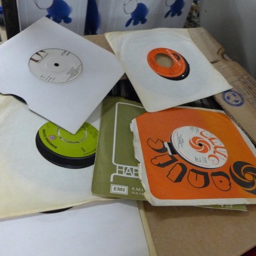 2166 - Approx. 250 1950's-1990's 45rpm singles