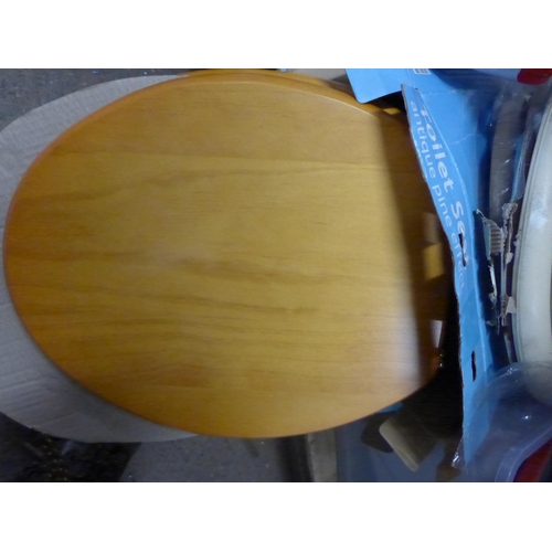 2174 - 5 Toilet seats and covers