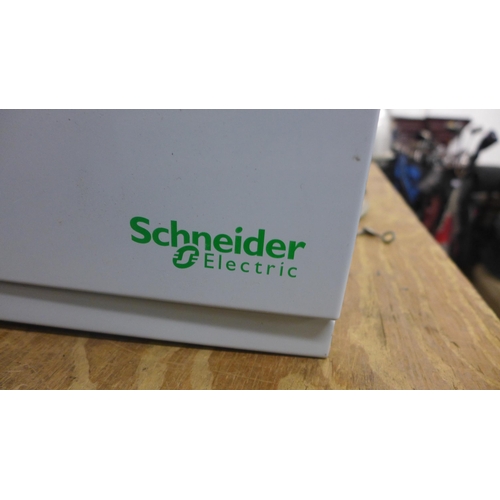 2178 - Schneider 12-way KQ load centre fuse board