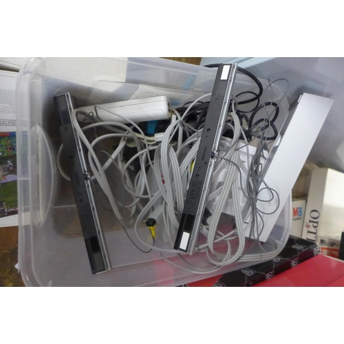 2182 - 2 Wii bundles & games a/f