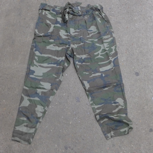 2193 - Box of 20 unused lady's camo trousers by Very