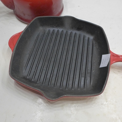 2212 - Le Creuset cast iron red kettle & skillet