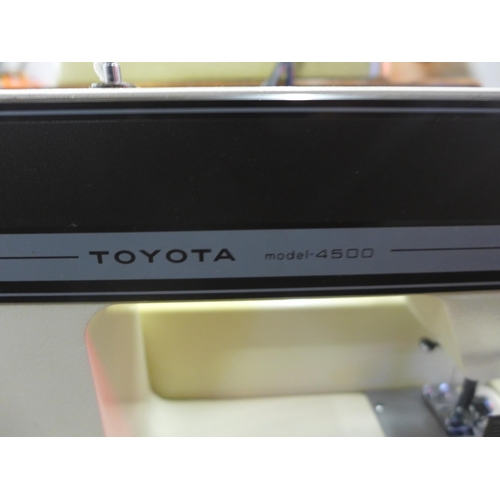 2215 - Toyota 4500 sewing machine & case