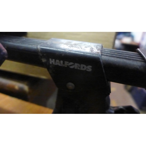 2217 - Pr. of Halfords Universal roof bars