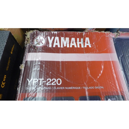 2220 - Yamaha YPT220 keyboard - boxed - W