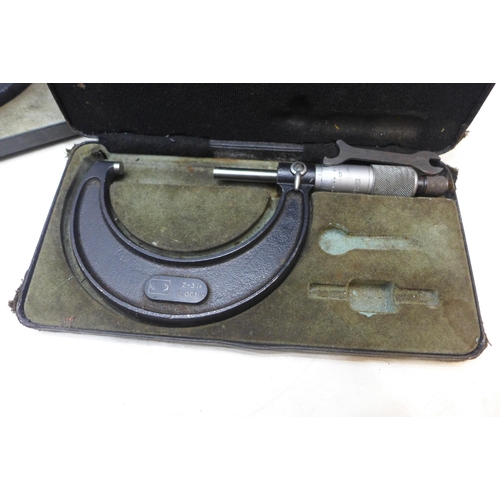 2262 - 5 Mixed size Moor & Wright micrometers size 0-1