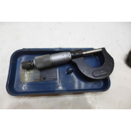 2262 - 5 Mixed size Moor & Wright micrometers size 0-1