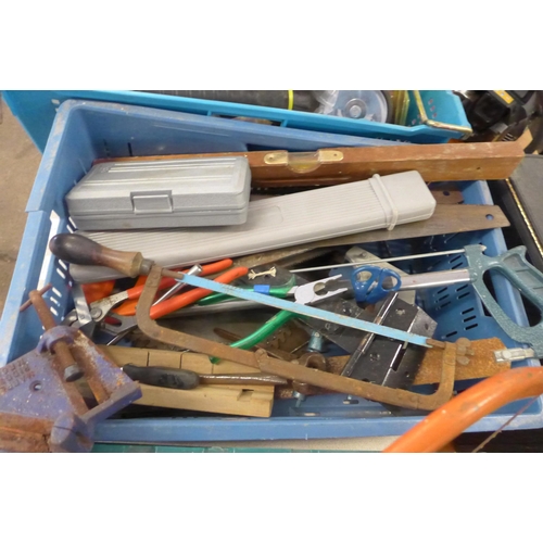 2418 - Drawers, cupboard, counter & approx. 100 hand tools/accessories