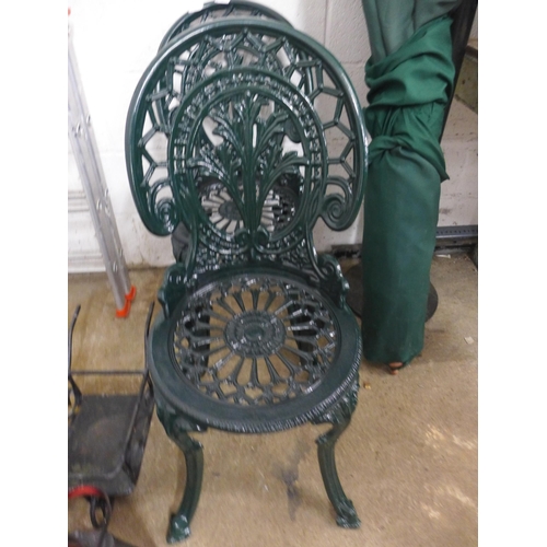 2443 - Pr. of cast aluminium garden chairs