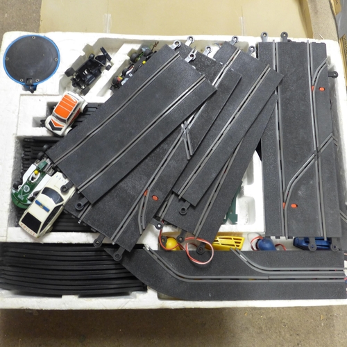 2301 - Scalextric Formula 1, Scalextric (vintage) 600 4 lane, includes some rare cars & track