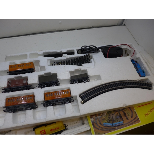 2307 - Quantity of model railway stations and buildings with Thomas The Tank Engine and Royal Scott locomot... 