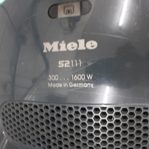 2354 - Miele S2111 1600w vacuum cleaner - W