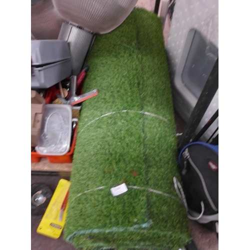 2204 - Artificial grass, 30ft in length