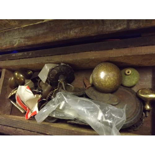 2171 - Joiner's pine box containing quantity of door knobs, castors and two fishing reels