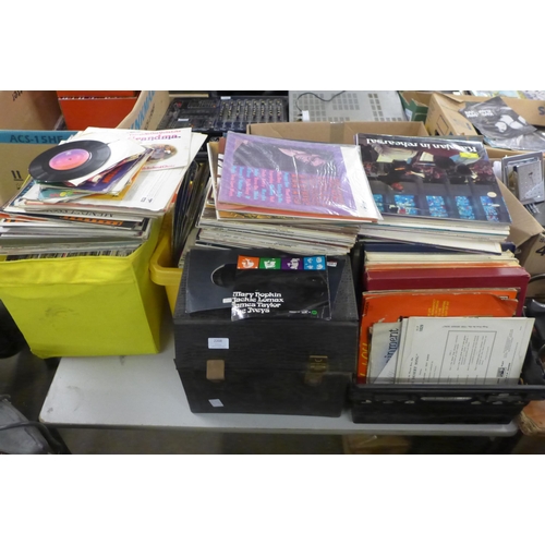 2224 - A very large quantity of LPs - classical and pop