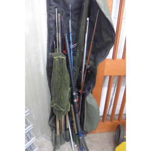 2470 - Fishing bag with qty. of assorted fishing rods