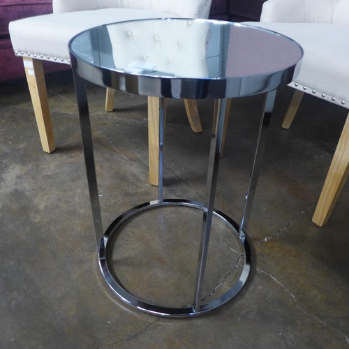 1303 - A Circular mirrored and chrome lamp table