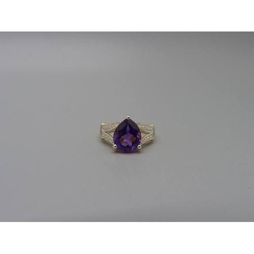 1080 - A silver gilt Zambian amethyst ring, N