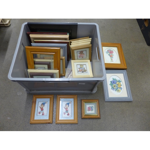 1134 - A collection of picture frames **PLEASE NOTE THIS LOT IS NOT ELIGIBLE FOR POSTING AND PACKING**