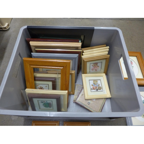 1134 - A collection of picture frames **PLEASE NOTE THIS LOT IS NOT ELIGIBLE FOR POSTING AND PACKING**