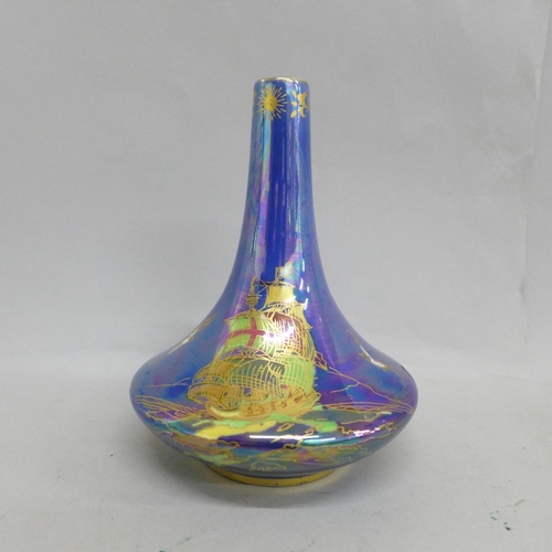 650 - A Crown Devon Fieldings lustre vase, 16cm