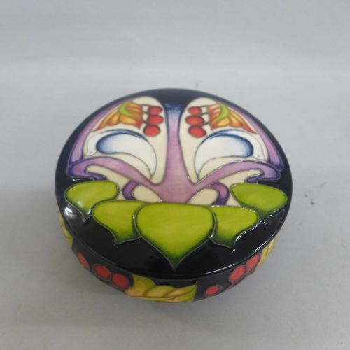 651 - A Moorcroft Knox lidded pot, trial piece, dated 17.9.18