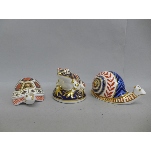 671 - Three Royal Crown Derby paperweights - Royal Crown Derby Paperweight - Snail with back-stamped porce... 