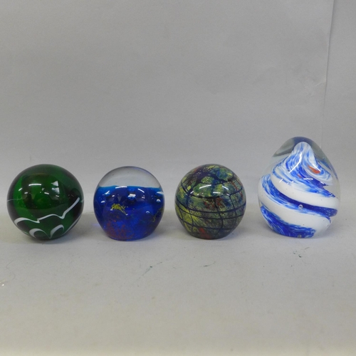 678 - Four paperweights including one Kenley