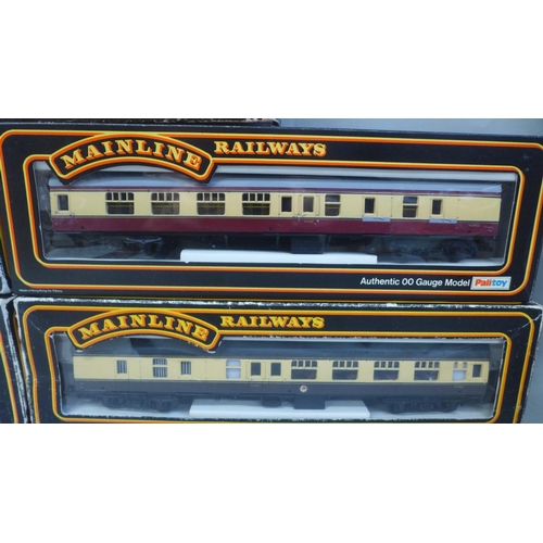 712 - Five Mainline 00 gauge model railway carriages, boxed