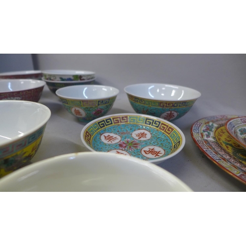 718 - Assorted Chinese bowls, a dish and plate