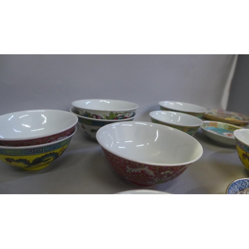 718 - Assorted Chinese bowls, a dish and plate