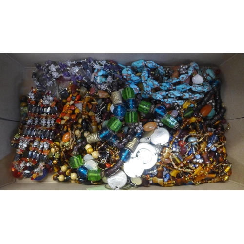 732 - A box of agate, stone, and glass bead jewellery