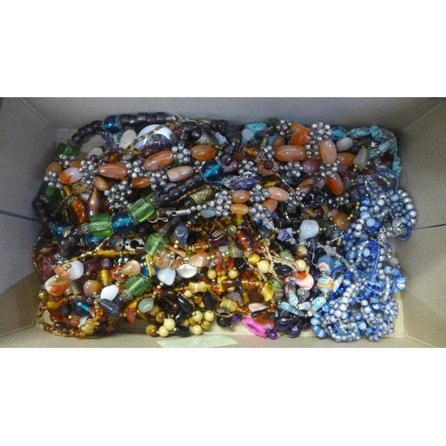 732 - A box of agate, stone, and glass bead jewellery