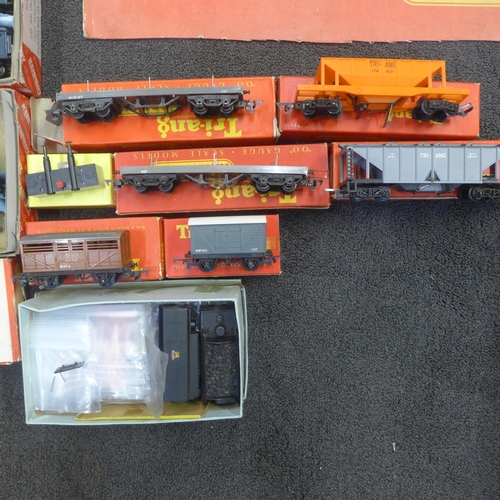 770 - A collection of Hornby and Tri-ang model rail including coaches, a Railway Children set (incomplete)... 