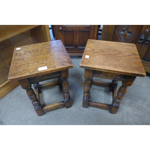 117 - A pair of oak stools