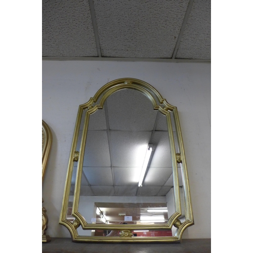 383 - A gilt framed mirror