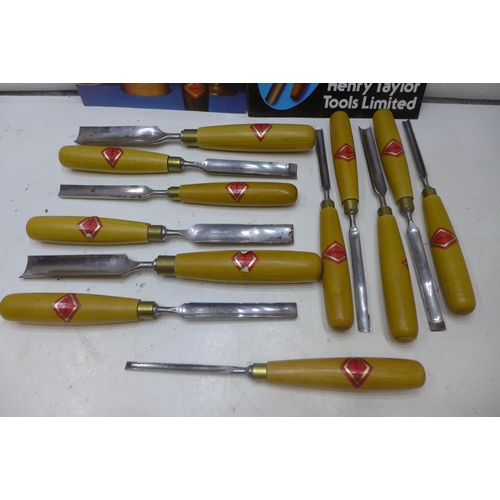 2004 - Henry Tylor LTD Diamic curved wood carving chisels (12 in total)