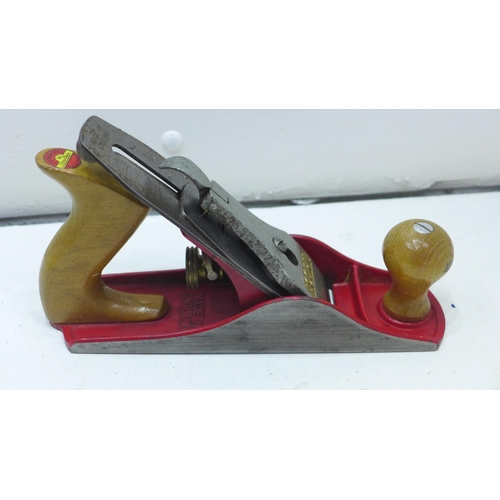 2010 - Chapman Acorn No.4 plane with Stanley combination plane & 18 blade set