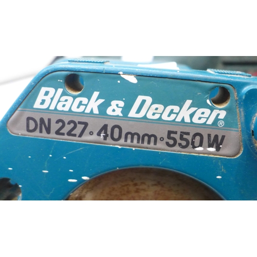 2049 - Bosch reciprocating saw (600w, 165mm) (0 603 363 743) and Black & Decker 550w 40mm DN227 circular sa... 