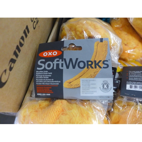 2061 - Approx. 50 Oxo Softworks duster heads