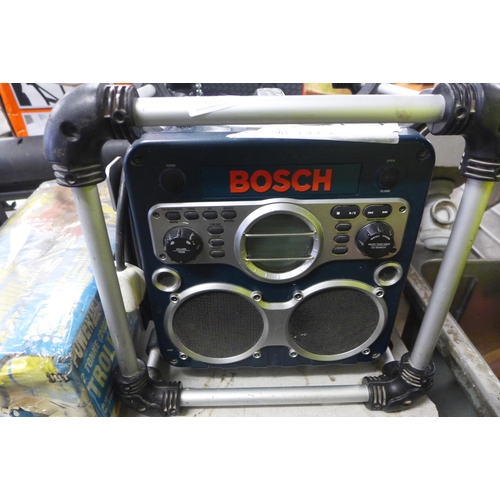 2067 - Bosch radio & battery charger