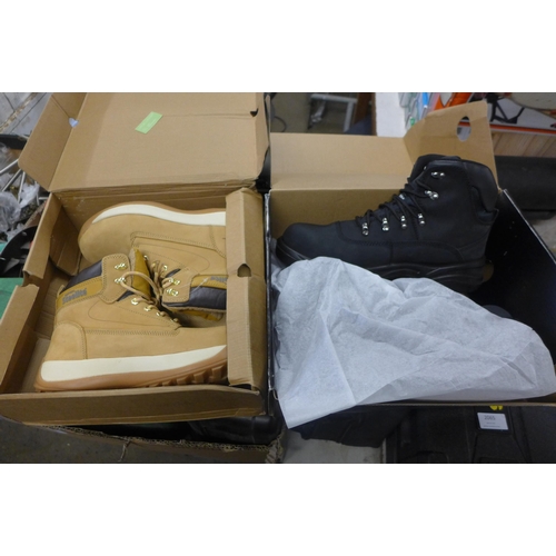 2068 - 2 Pairs of size 9 safety boots - boxed