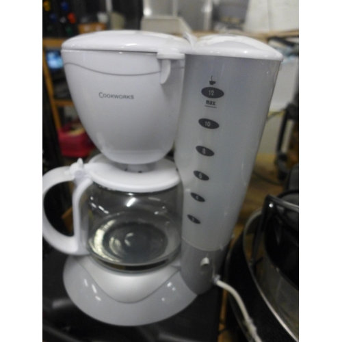 2172 - Small qty. of electric items inc. Fusion Juicer, Cookworks Coffee Machine, halogen cooker, etc.